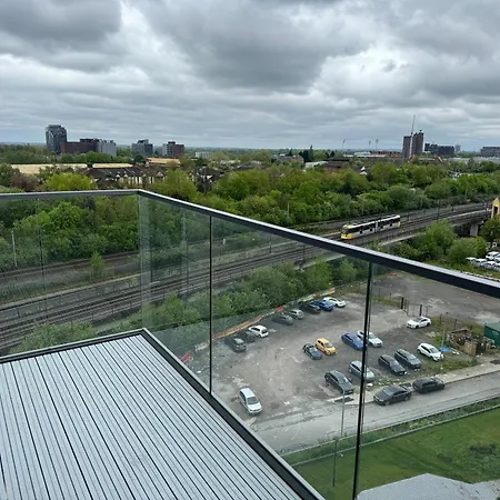 New Penthouse Height Flat, City View Balcony, Free Gym & More Minimalistic Home Manchester Exterior photo