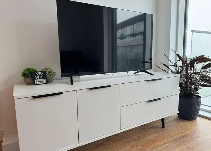 New Penthouse Height Flat, City View Balcony, Free Gym & More Minimalistic Home
